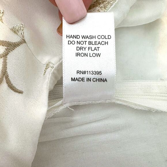 The Room Arc & Co NWT Women's Embroidered Chiffon Shorts L Cream Gold Floral - Picture 6 of 7